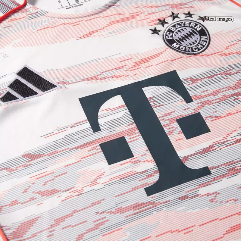 Venkovní fotbalový dres Bayernu Mnichov 2025/26